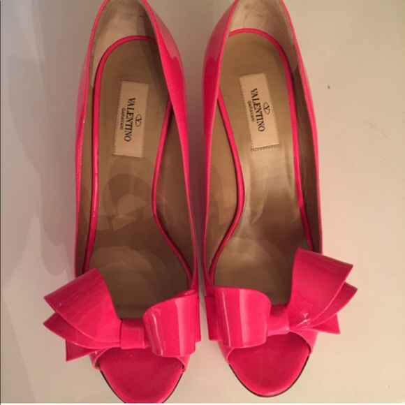 Valentino Bow Pump - Picture 2 of 8